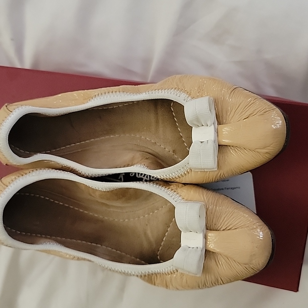 Ferragamo nude patent Joy flats sz 7